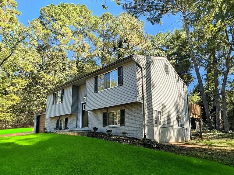 3414 Dearwood Dr SW — Photo 1