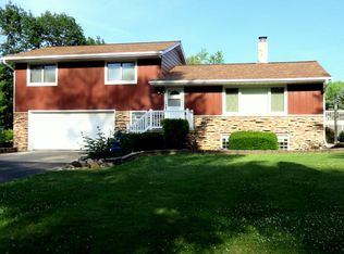 N8124 Rock River Rd, Ixonia, WI 53036