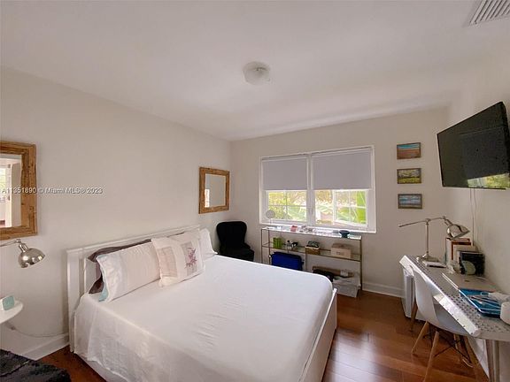 4th image of 750 Espanola Way APT 12