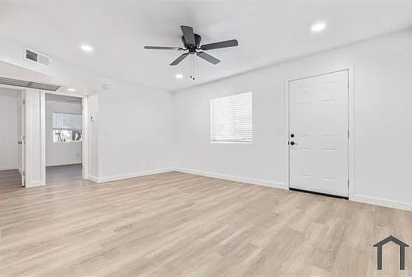 1801 W Cholla St #206 — Photo 2
