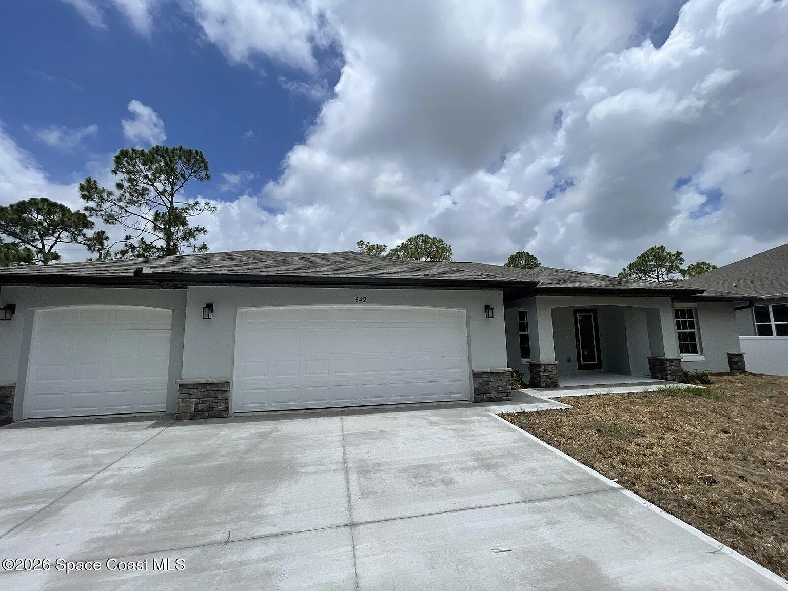4 bed, 2.0 bath, 1817 sqft, $2,500 — Photo 1