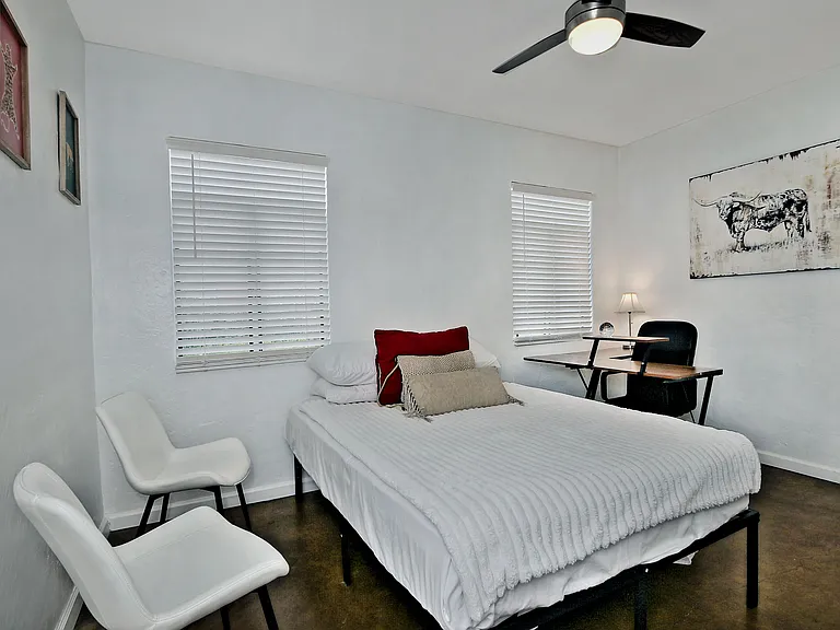 1919 W Earll Dr #2 — Photo 16