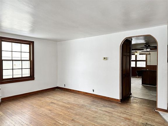 2nd image of 726 W 17th St