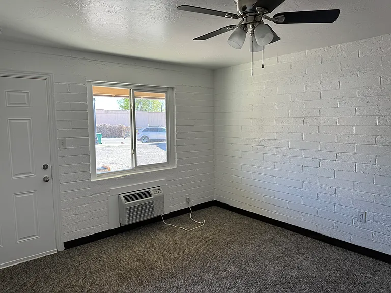 221 S Main Ave — Photo 10