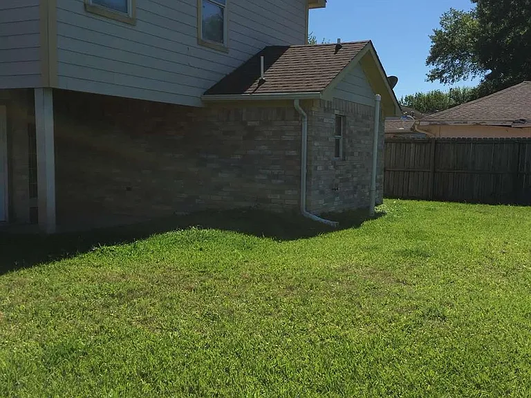 7410 Frostview Ln — Photo 2