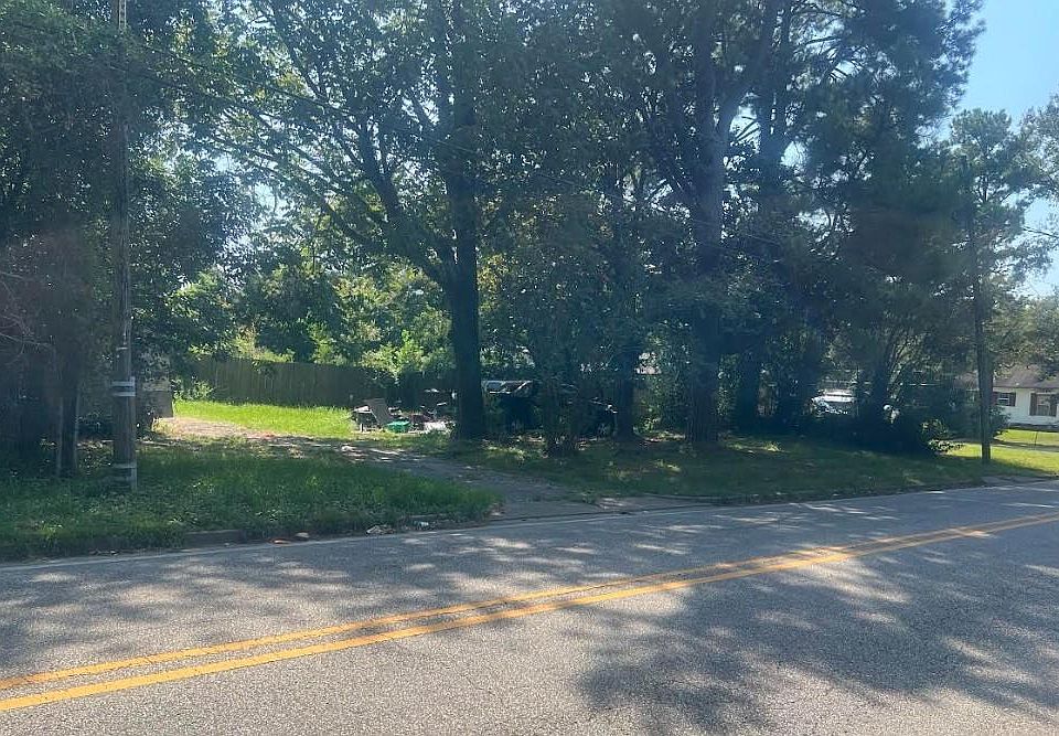 1st image of 160 Page Ave
