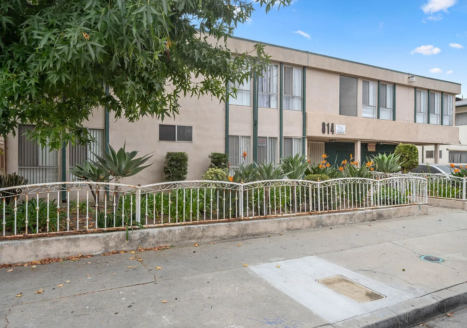814 Victor Ave — Photo 2