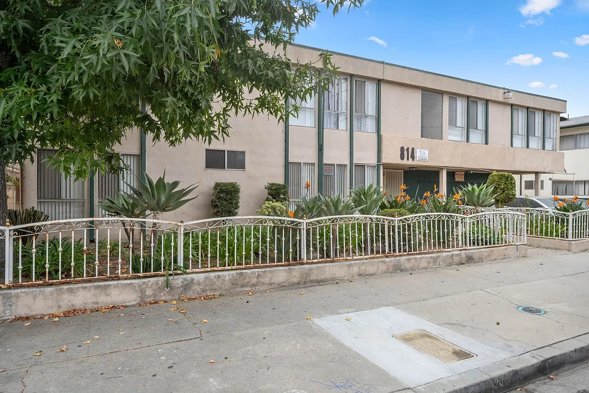 Building Photo - 814 Victor Ave