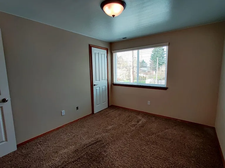 515 Ferry St SW #B — Photo 16