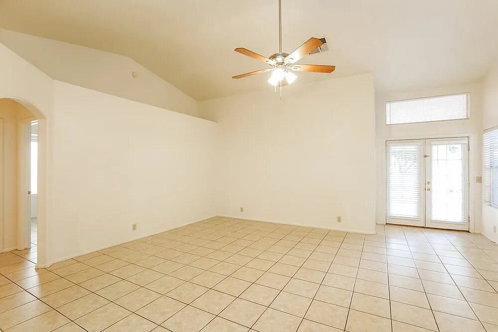 3 bed, 2.0 bath, 1567 sqft, $2,240 — Photo 4
