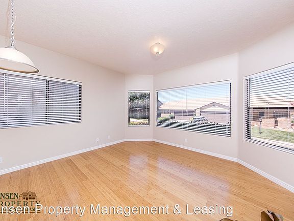 5th image of 555 N Northridge Ave