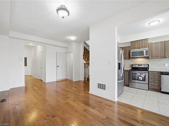 5th image of 14 Gulfbrook Cir