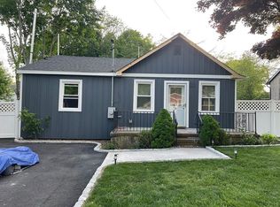 6 Eos Rd, Rocky Point, NY 11778