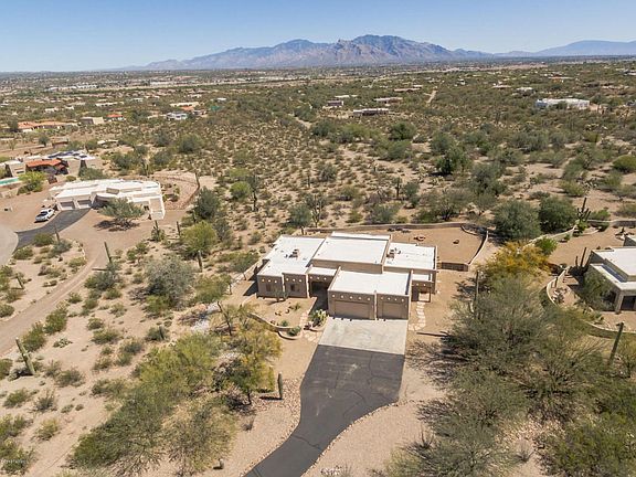 3rd image of 6990 N Camino Verde