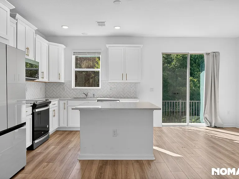 908 Spring Palms Loop — Photo 3