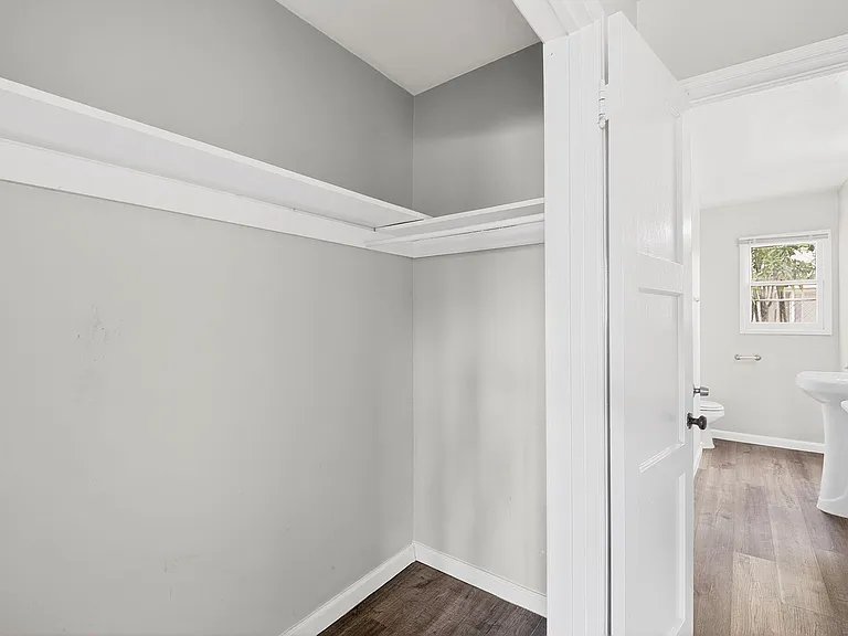 445 W 15th St — Photo 14