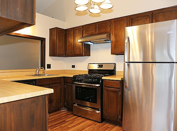 3rd image of 1746 Vermont Dr #A