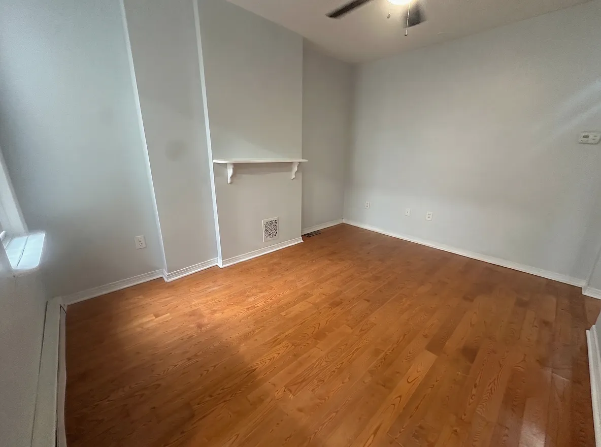 4 bed, 960 sqft, $1,900 — Photo 1