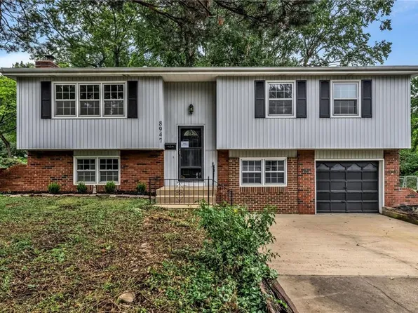 8947 Knox Ln, Overland Park, KS 66212
