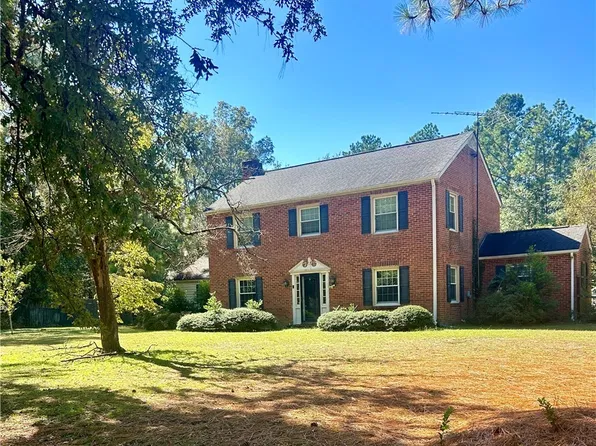 1203 N Fulton St, Raeford, NC 28376