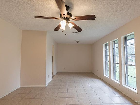 4th image of 2010 W Live Oak Dr