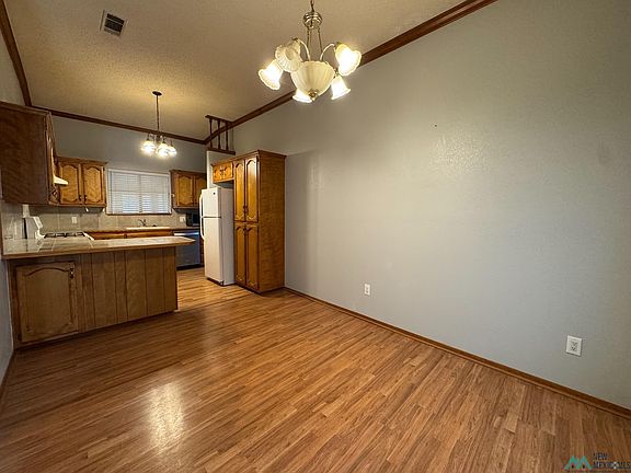 5th image of 3809 Don January Ave