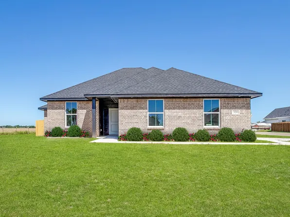 320 Cherry Point Dr, Palmer, TX 75152