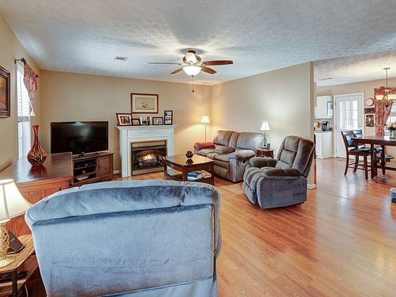 5th image of 472 Eagle Mountain Dr W