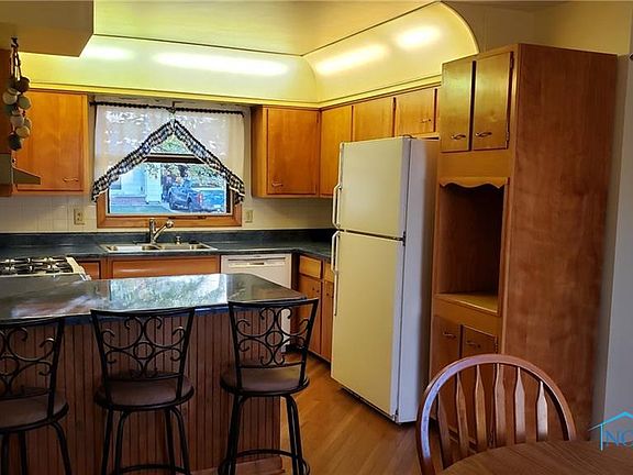4th image of 617 Oxford Dr