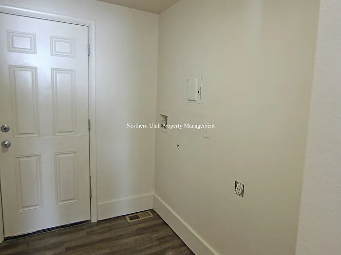 521 E 600 S — Photo 15