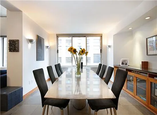 Sold by Warburg | media 2