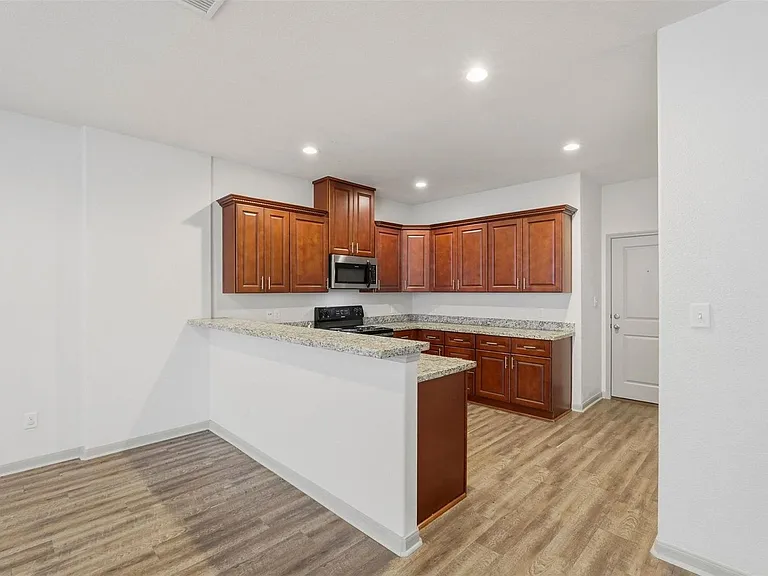 634 Magnolia Bnd — Photo 18