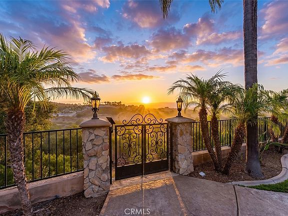 4th image of 21128 Via Los Laureles