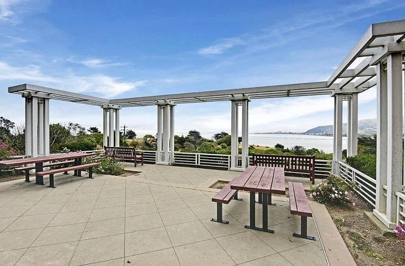 2 bed, 984 sqft, $4,500 — Photo 3