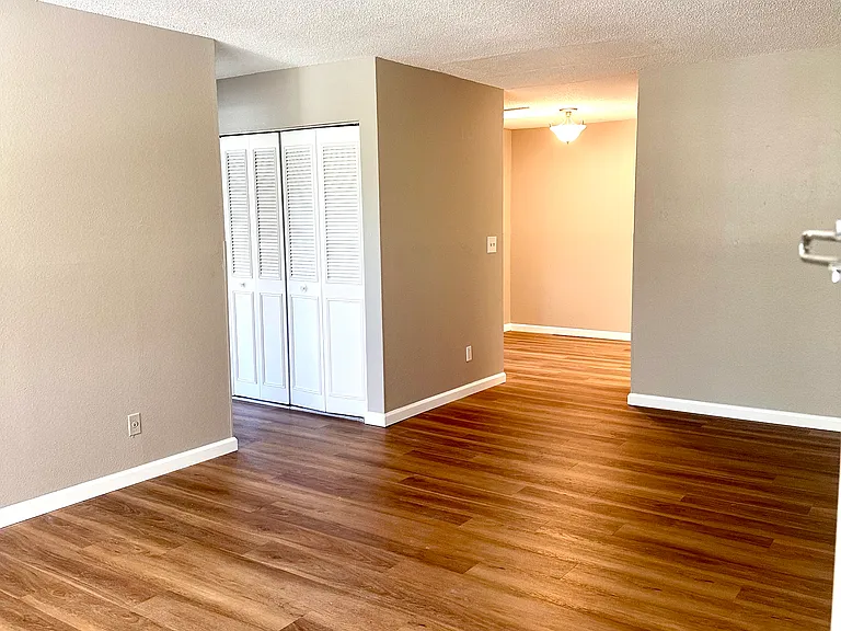 450 Tomoka Ave #215 — Photo 4