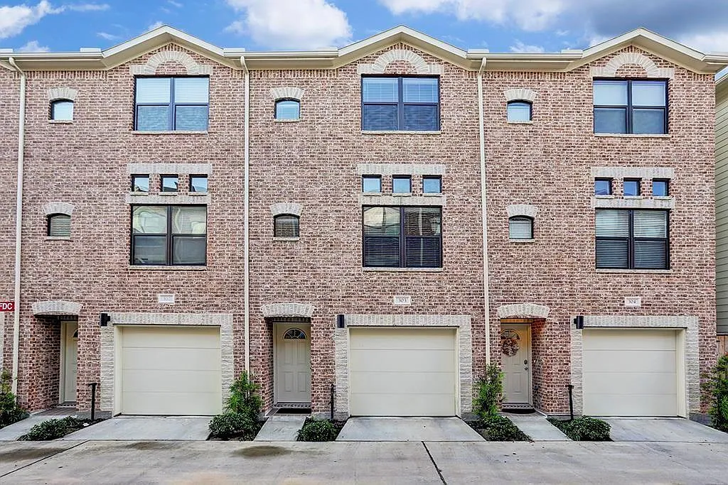 2 bed, 2.0 bath, 1501 sqft, $2,200 — Photo 1