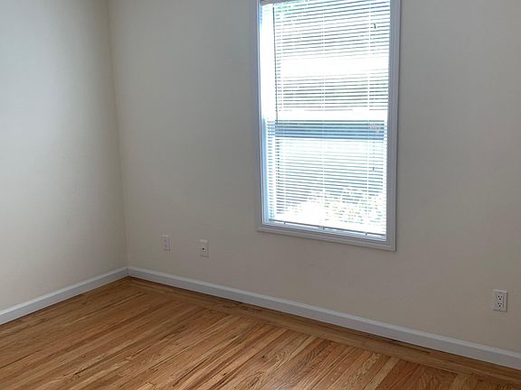 4th image of 3006 Moran Ave