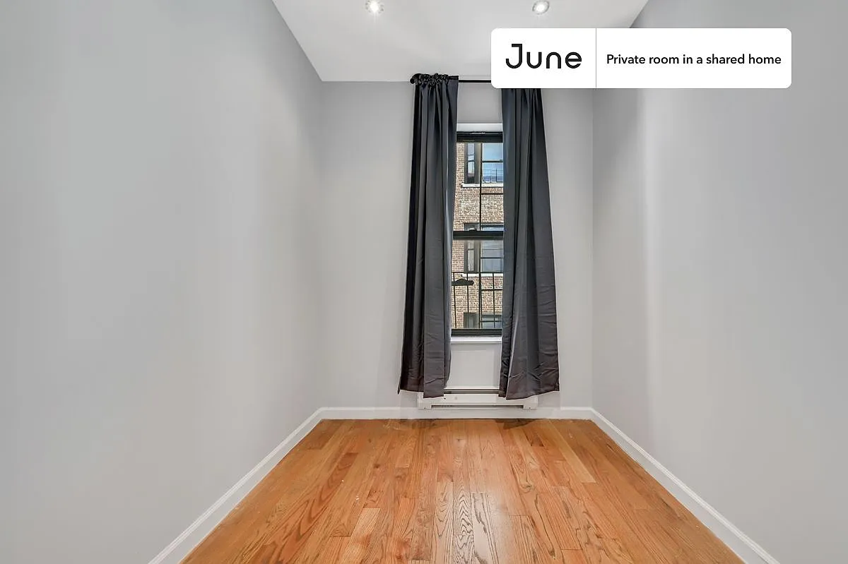 Twin bedroom in 4 bed/1.5 bath home in Upper West Side #763 D — Photo 3