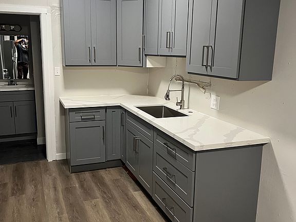 4th image of 207 7th St