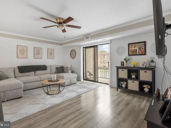 47202 Delaire Landing Rd #202, Philadelphia, PA 19114