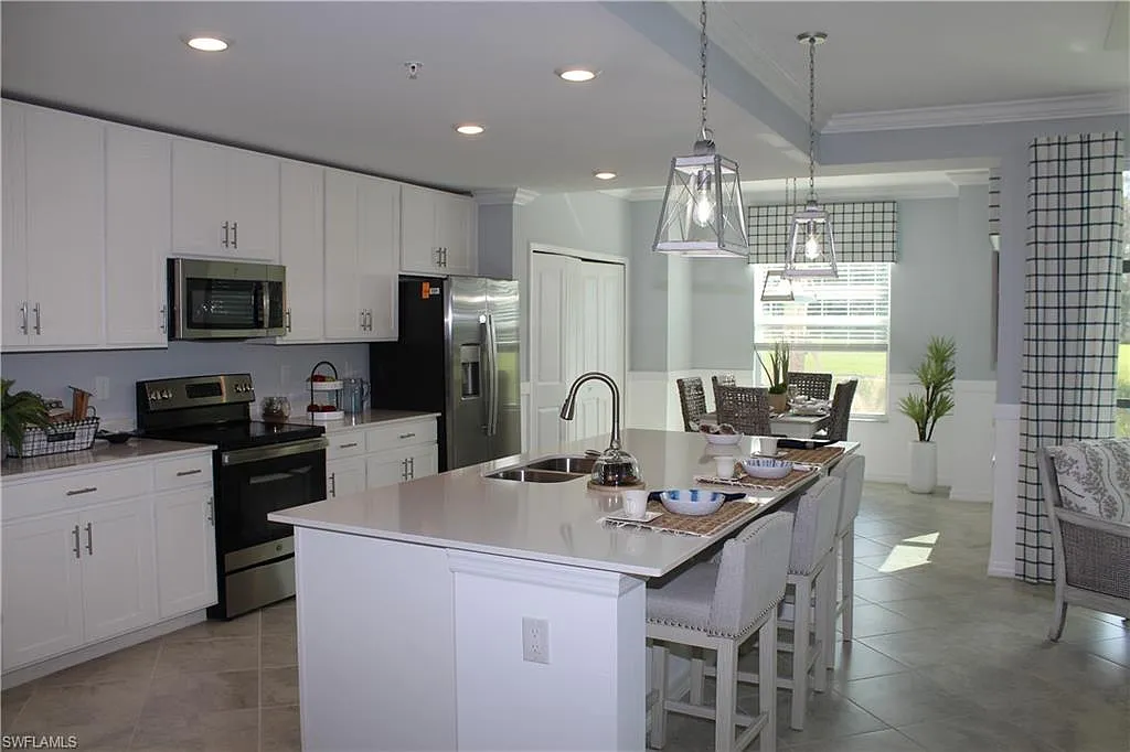 3 bed, 2.0 bath, 1366 sqft, $2,295 — Photo 4