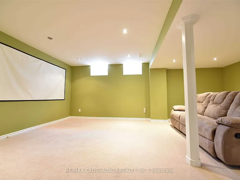 33 Holmwood St — Photo 15