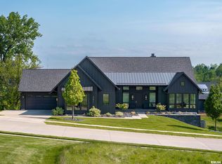 4477 Woodland Dr, Bettendorf, IA 52722