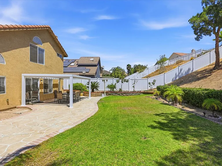 421 Yellowstone Cir — Photo 41