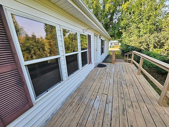 2nd image of 320 5th St SE