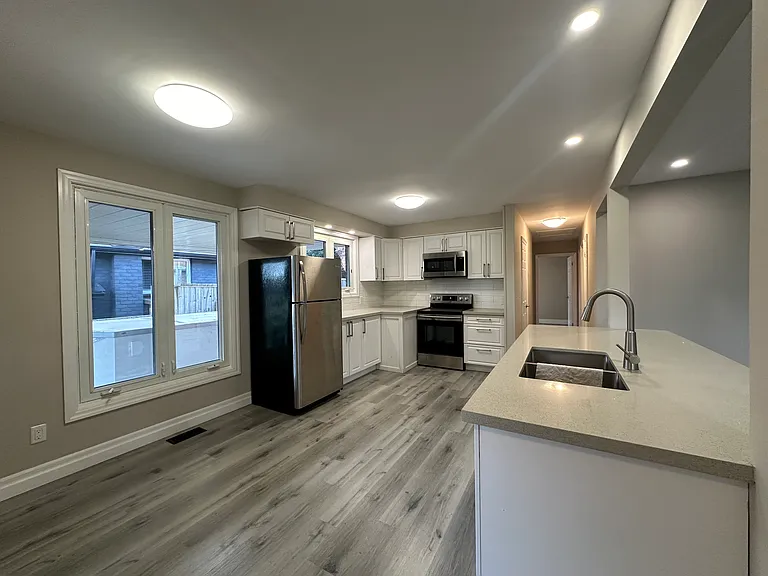 368 Fairlawn St — Photo 2