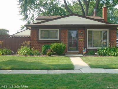 16360 Charleston St, Roseville, MI, 48066