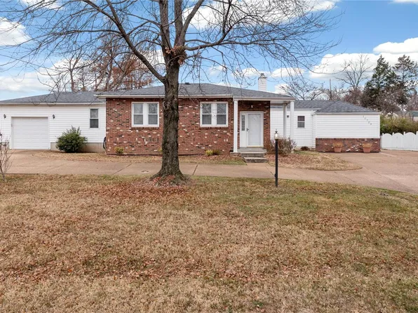 10729 Tesshire Dr, Saint Louis, MO 63123