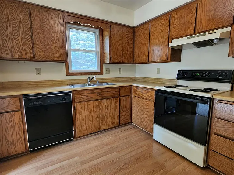 4 La Crescenta Cir — Photo 7