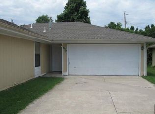 637 W Edgewood St, Springfield, MO 65807